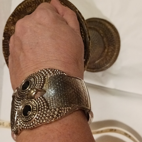 Silver Tone Metal Owl Cuff Bracelet With Black Rhinestones - Picture 8 of 8